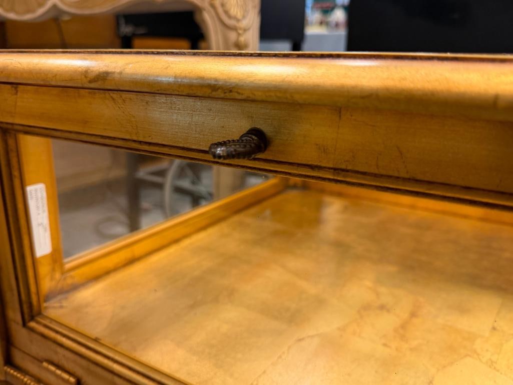 NEOCLASSICAL FRENCH STYLED GLASS TOP DISPLAY ENDTABLE WITH AN ORNATE GILDED FINISH - 6