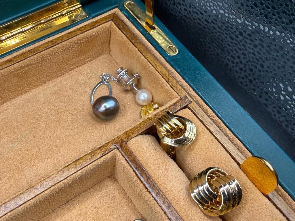 PADDED LEATHER AND SUEDE JEWELRY CASE WITH CONTENTS - 5