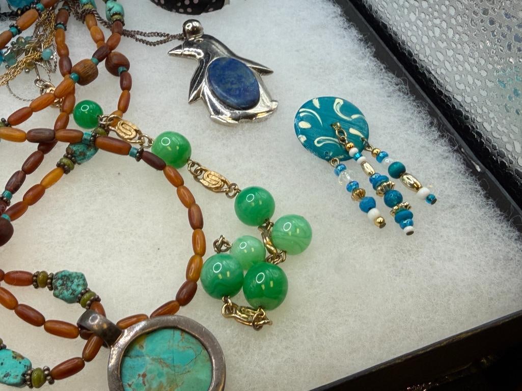 ASSORTED COSTUME JEWELRY INCLUDING RHINESTONE BROOCHES, TURQUOISE, BEADED DESIGNS, AND MORE - 4