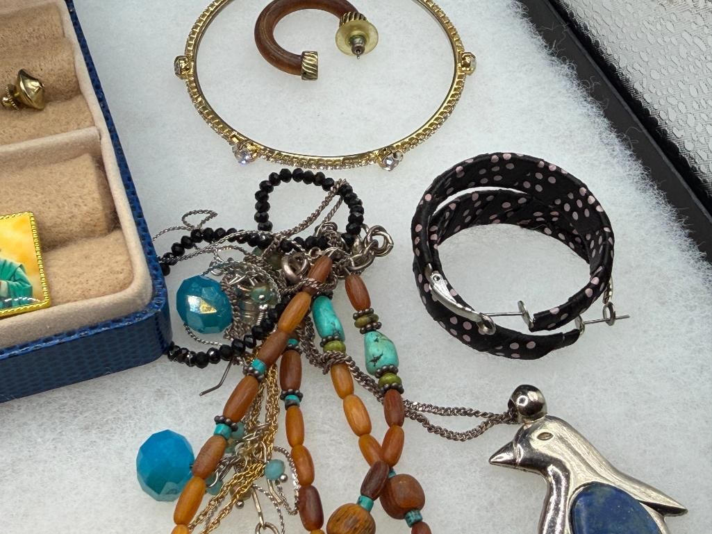 ASSORTED COSTUME JEWELRY INCLUDING RHINESTONE BROOCHES, TURQUOISE, BEADED DESIGNS, AND MORE - 6