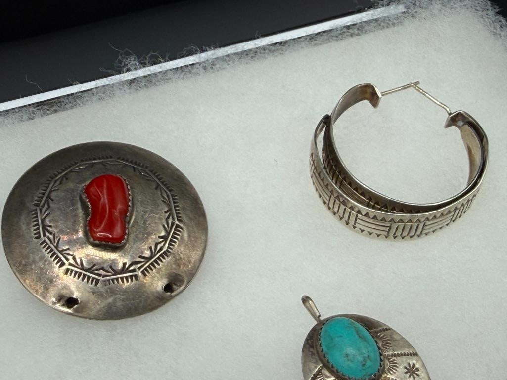COLLECTION OF NAVAJO AND SOUTHWEST STERLING SILVER JEWELRY INCLUDING TURQUOISE AND CORAL PIECES - 4