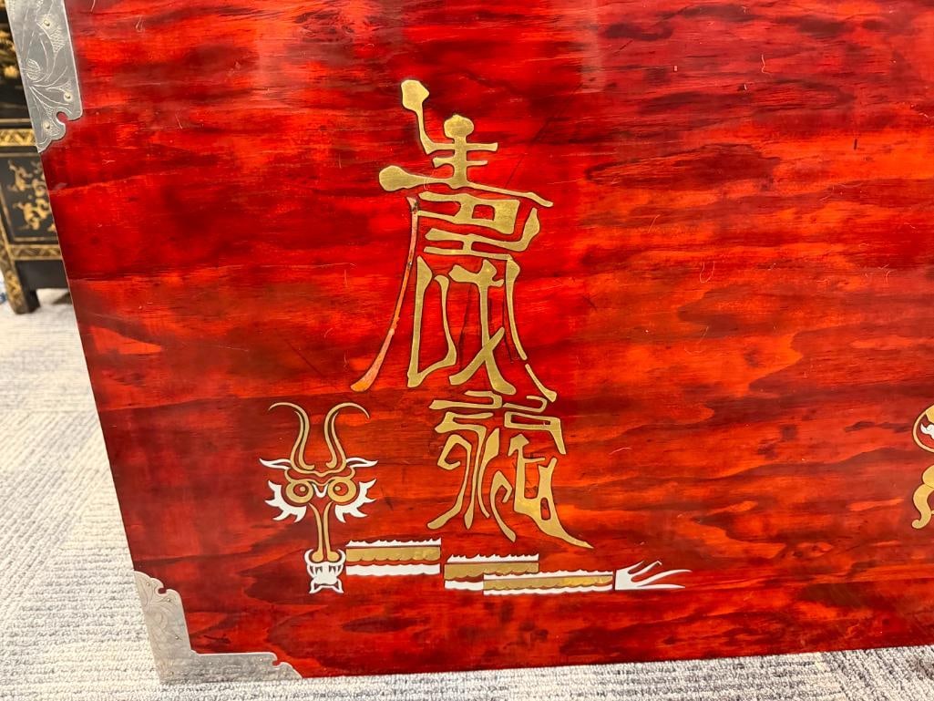RED LACQUERED CHINESE ACCENT TABLE WITH BRASS AND SILVER INLAY PICTORIAL AND CALLIGRAPHIC INLAYS - 7