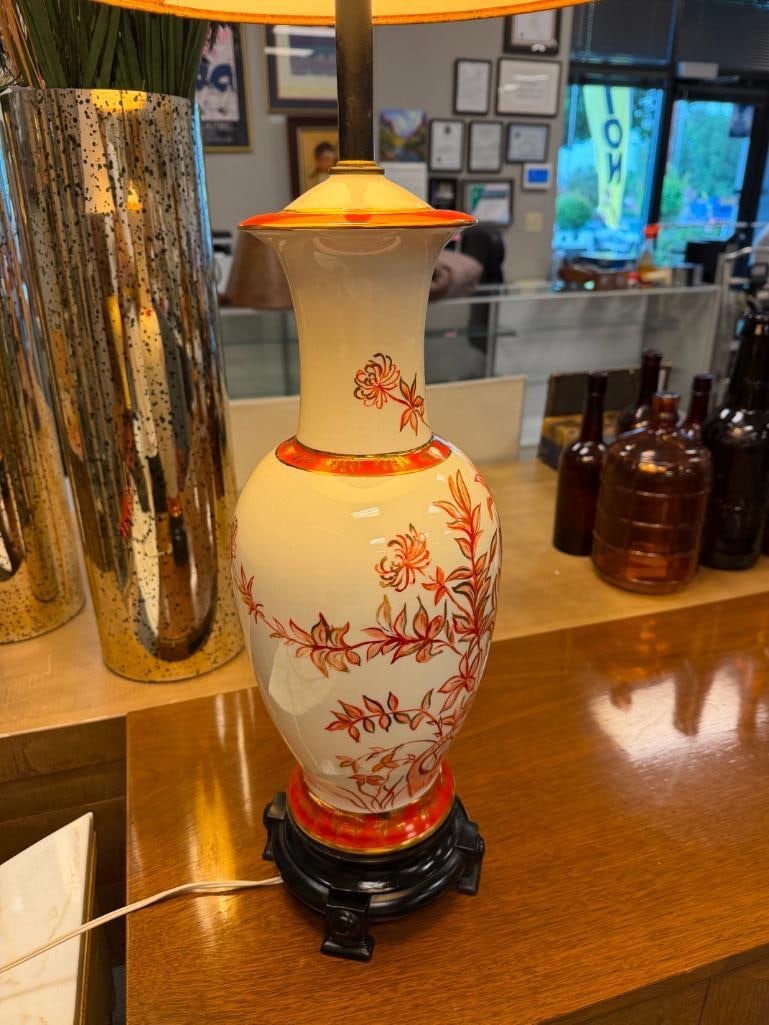 VINTAGE CHINESE PORCELAIN TABLE LAMP WITH HAND PAINTED AND GILT FLORAL DESIGN - 10