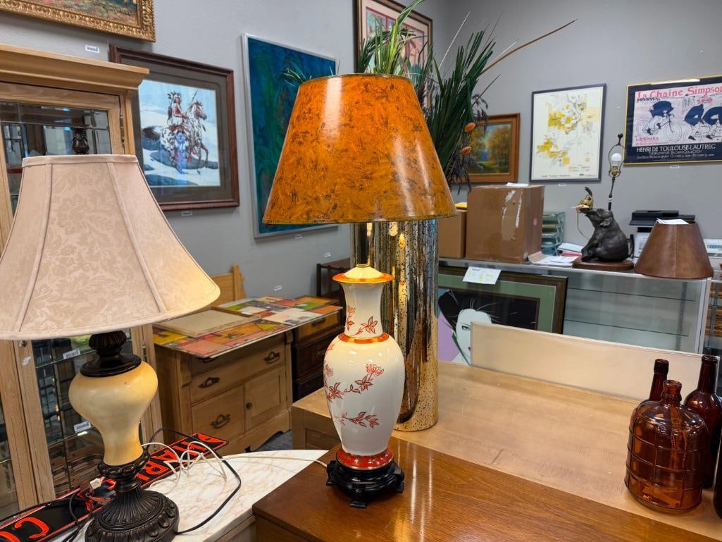 VINTAGE CHINESE PORCELAIN TABLE LAMP WITH HAND PAINTED AND GILT FLORAL DESIGN - 2