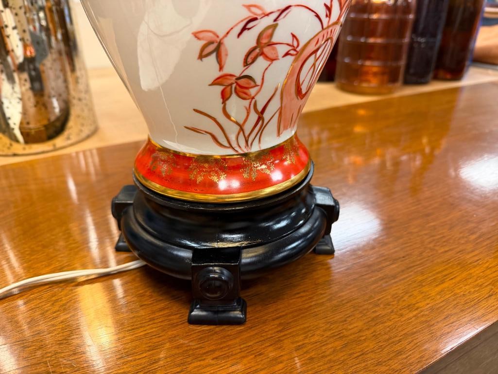 VINTAGE CHINESE PORCELAIN TABLE LAMP WITH HAND PAINTED AND GILT FLORAL DESIGN - 9