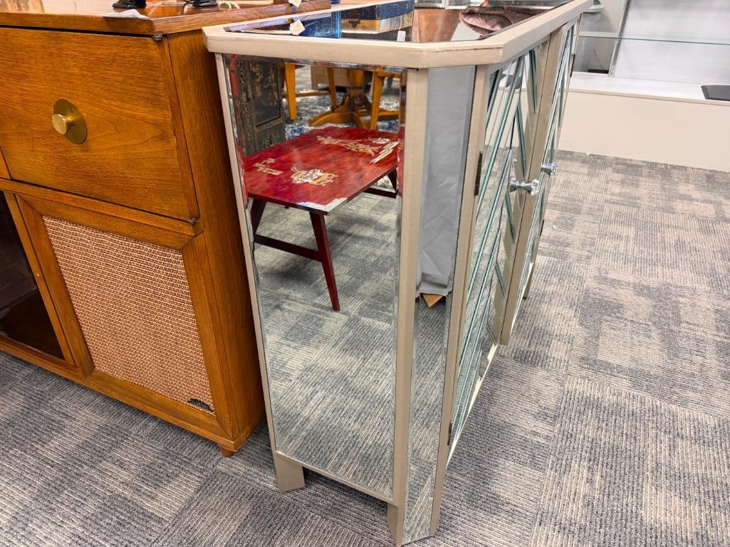 DECORATIVE MIRRORED ACCENT CABINET WITH MIRRORED PANELS AND BEWJELED KNOBS - 18