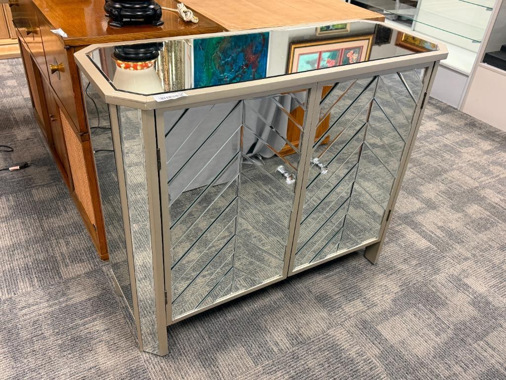 DECORATIVE MIRRORED ACCENT CABINET WITH MIRRORED PANELS AND BEWJELED KNOBS - 19