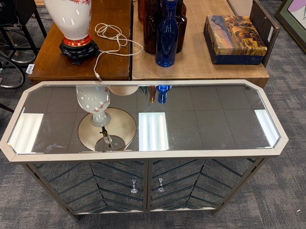 DECORATIVE MIRRORED ACCENT CABINET WITH MIRRORED PANELS AND BEWJELED KNOBS - 4