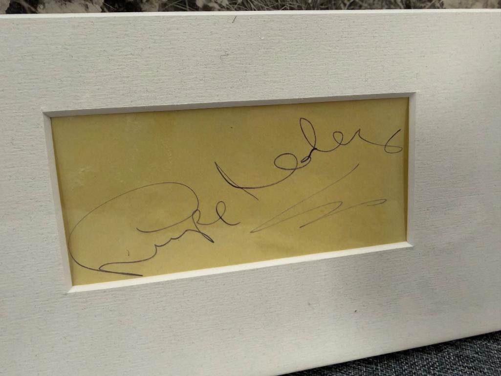 LUPE VELEZ 20TH CENTURY MEXICAN ACTRESS AUTOGRAPH AND BLACK AND WHITE PHOTOGRAPH - 4