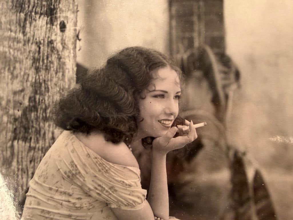 LUPE VELEZ 20TH CENTURY MEXICAN ACTRESS AUTOGRAPH AND BLACK AND WHITE PHOTOGRAPH - 6