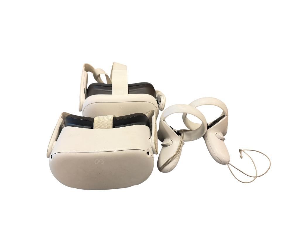 META QUEST 3 VIRTUAL REALITY HEADSETS ONE IS A MODEL S3A WITH TWO JOY STICKS: 3RD GENERATION HEADSET HAS A DAMAGED SIDE