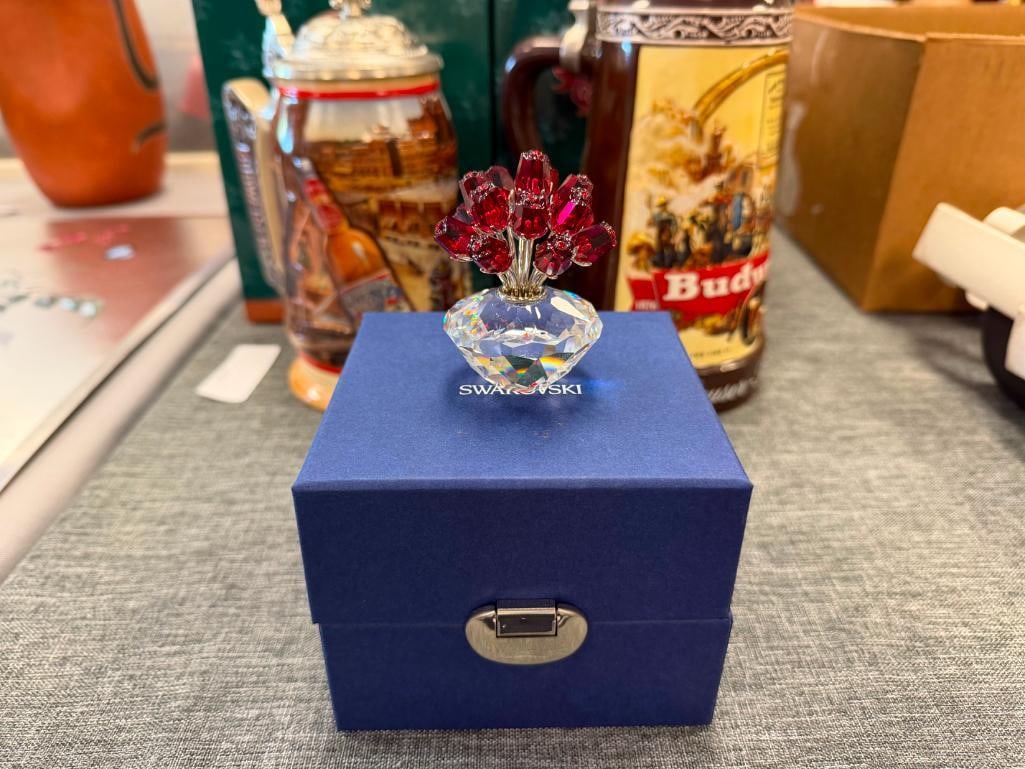 SWAROVSKI CRYSTAL SCS 15TH ANNIVERSARY VASE OF RED ROSES FIGURINE NO. 283394 RETIRED 2002 - 2