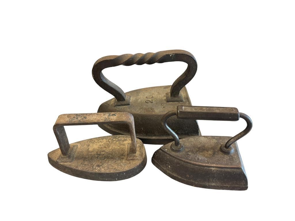 THREE ANTIQUE CAST IRON SAD IRONS INCLUDES LARGE 20 LBS IRON WITH TWISTED HANDLE (1 of 9)