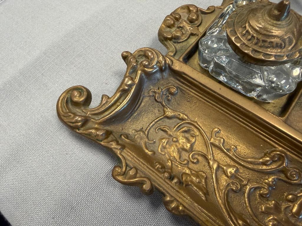 REPRODUCTION ORNATE VICTORIAN STYLED BRASS DUAL INKWELL WITH PEN HOLDER - 3