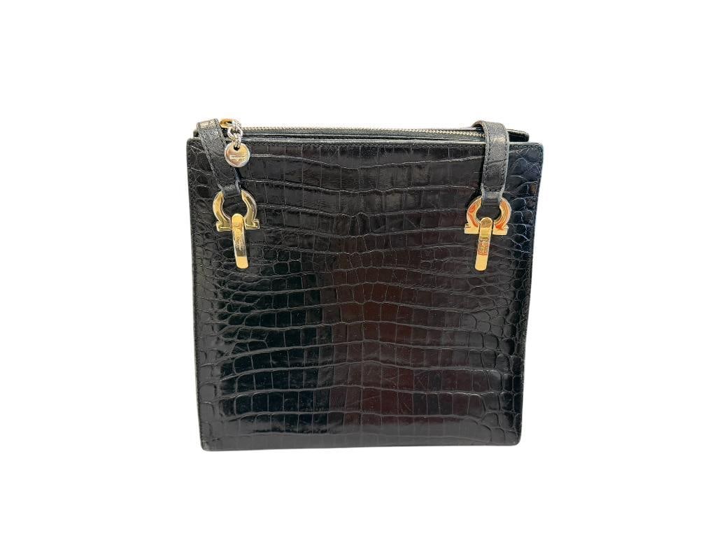 BLACK LIZARD EMBOSSED LEATHER SHOULDER BAG SALVATRE FERRAGAMO MADE IN ITALY: GOLD FINISHED HARDWARE, SHOW LIGHT WEAR ALONG THE BOTTOM EDGES