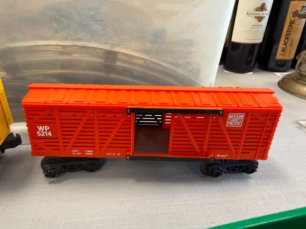VINTAGE WILLIAMS ELECTRIC TRAINS AND K-LINE DIESEL LOCOMOTIVE 027 GAUGE WITH TRAIN CARS AND TRACK - 6