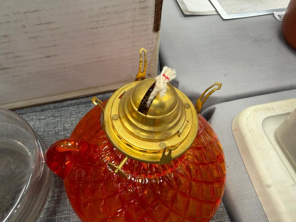 TWO VINTAGE GLASS KEROSENE OIL LANTERN INCLUDING FENTON AMBERINA DIAMOND QUILTED GLASS LAMP - 13