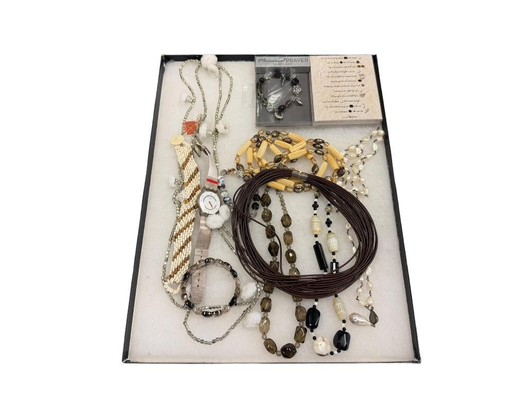 ASSORTED COSTUME JEWELRY INCLUDING STATEMENT NECKALCES, BRACELETS, AND MORE (1 of 7)