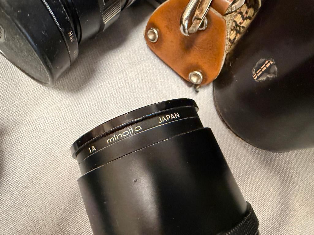 VINTAGE MINOLTA X-370 35MM SLR FILM CAMERA WITH LENSES AND ACCESORIES RELEASED IN 1984 - 11