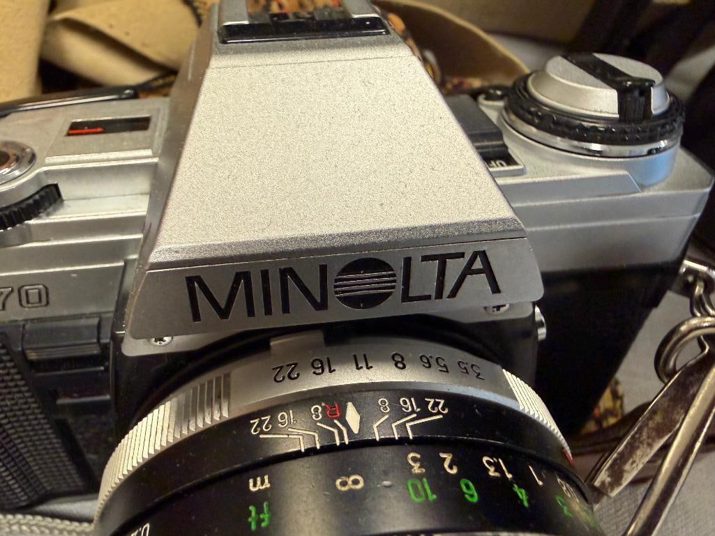 VINTAGE MINOLTA X-370 35MM SLR FILM CAMERA WITH LENSES AND ACCESORIES RELEASED IN 1984 - 14