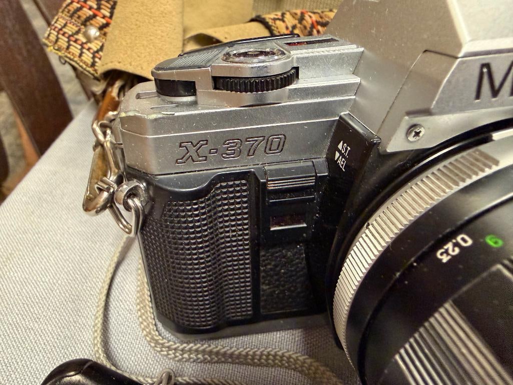 VINTAGE MINOLTA X-370 35MM SLR FILM CAMERA WITH LENSES AND ACCESORIES RELEASED IN 1984 - 15