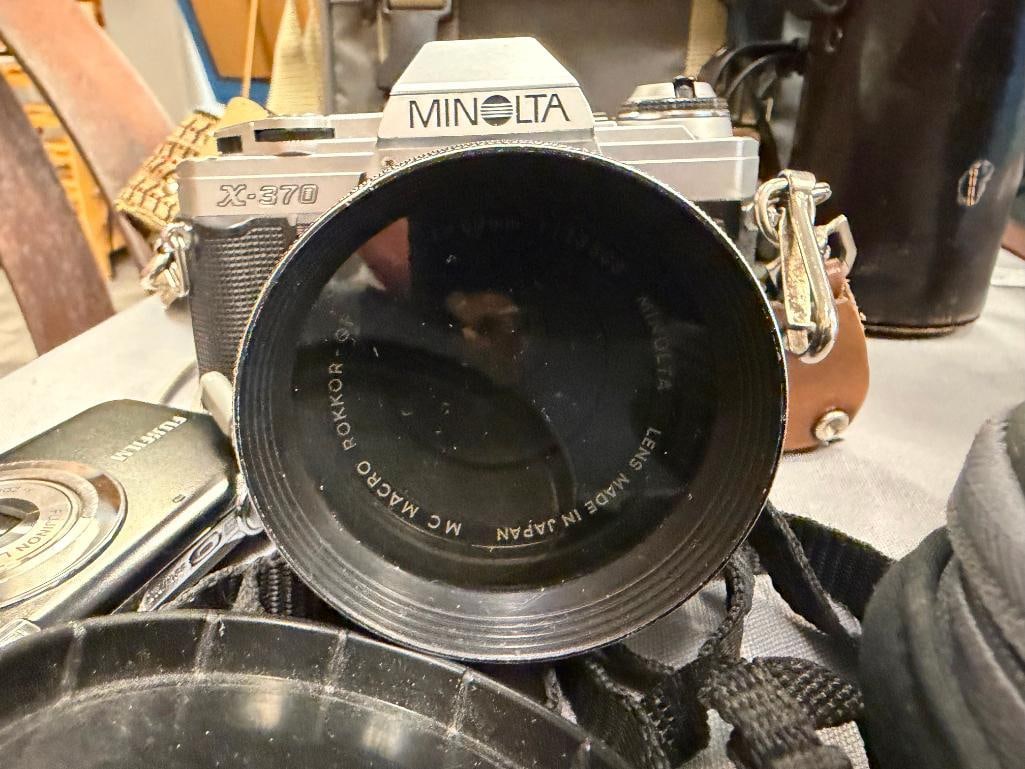 VINTAGE MINOLTA X-370 35MM SLR FILM CAMERA WITH LENSES AND ACCESORIES RELEASED IN 1984 - 16