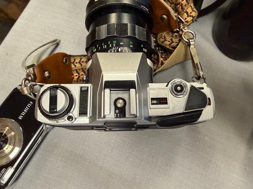 VINTAGE MINOLTA X-370 35MM SLR FILM CAMERA WITH LENSES AND ACCESORIES RELEASED IN 1984 - 18