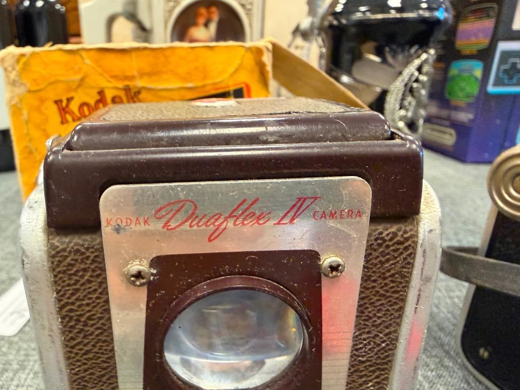 MID-CENTURY KODAK DURAFLEX II AND IV TWIN LENS TLR STYLE CAMERAS CIRCA 1950'S - 1960'S - 12