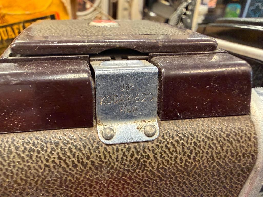 MID-CENTURY KODAK DURAFLEX II AND IV TWIN LENS TLR STYLE CAMERAS CIRCA 1950'S - 1960'S - 17