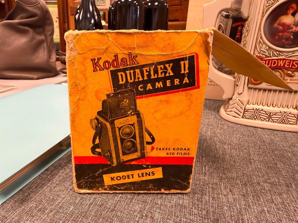 MID-CENTURY KODAK DURAFLEX II AND IV TWIN LENS TLR STYLE CAMERAS CIRCA 1950'S - 1960'S - 18