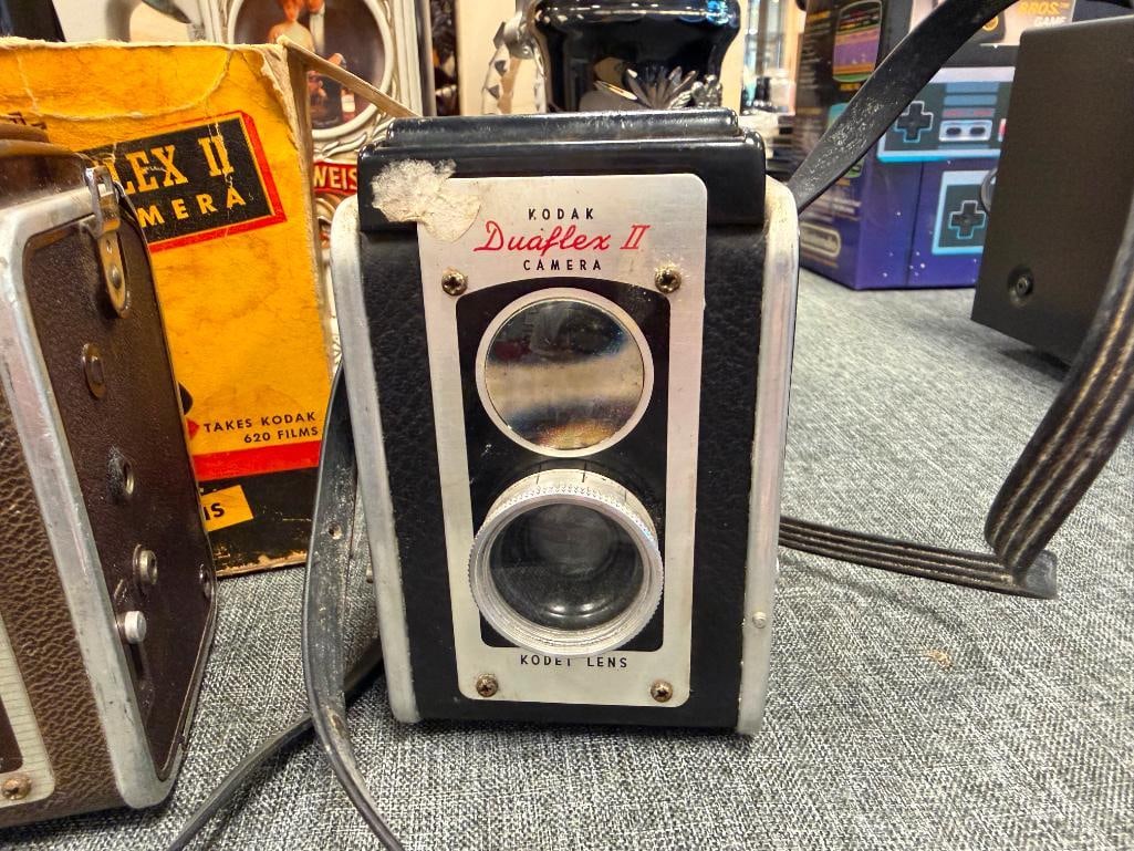 MID-CENTURY KODAK DURAFLEX II AND IV TWIN LENS TLR STYLE CAMERAS CIRCA 1950'S - 1960'S - 3