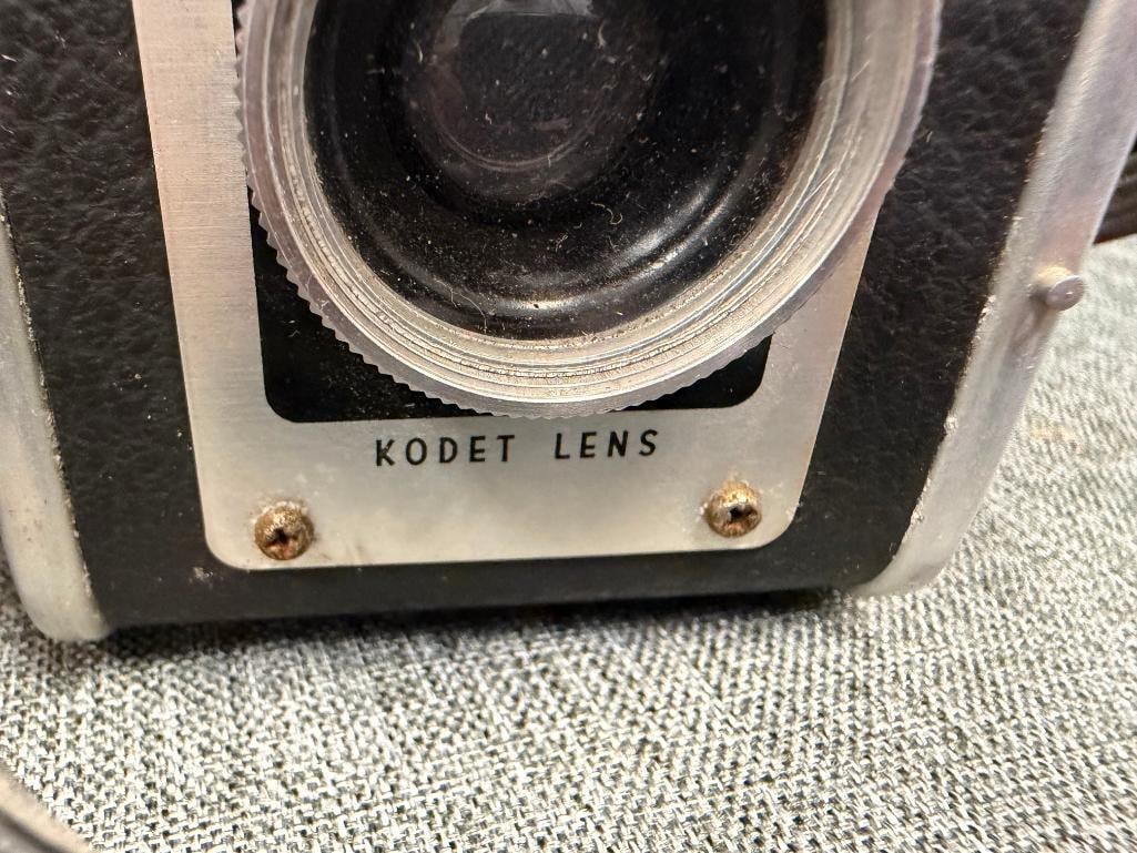 MID-CENTURY KODAK DURAFLEX II AND IV TWIN LENS TLR STYLE CAMERAS CIRCA 1950'S - 1960'S - 4