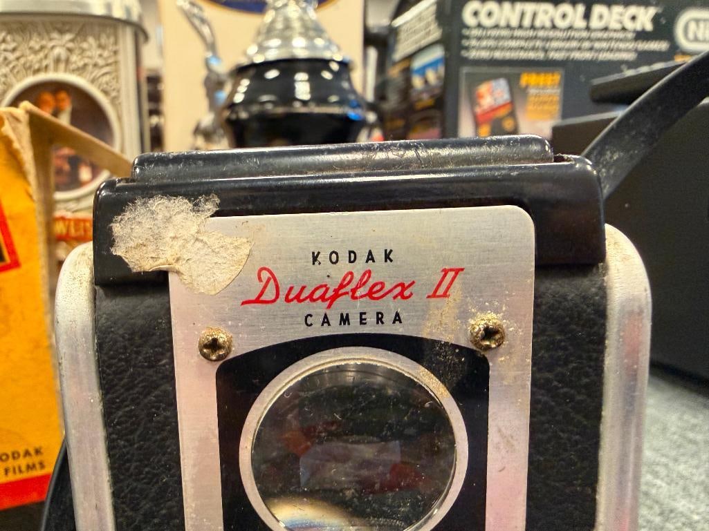 MID-CENTURY KODAK DURAFLEX II AND IV TWIN LENS TLR STYLE CAMERAS CIRCA 1950'S - 1960'S - 5