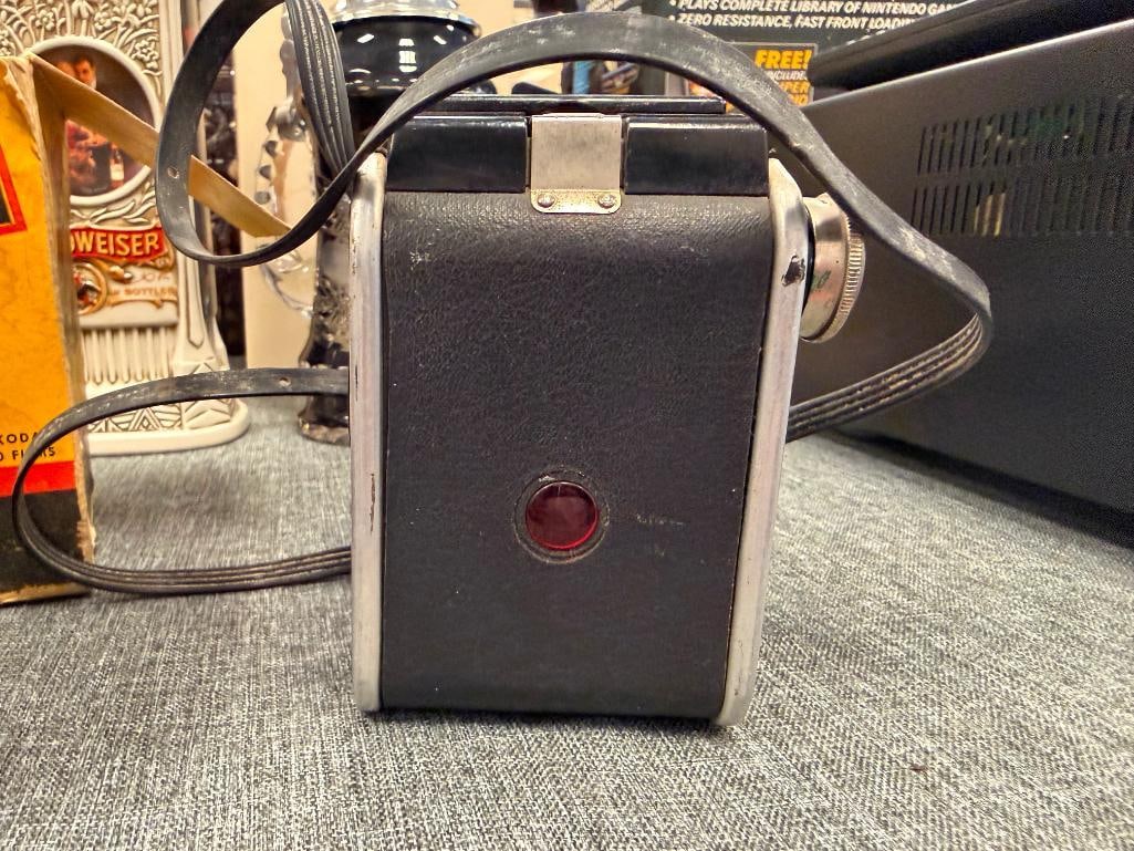 MID-CENTURY KODAK DURAFLEX II AND IV TWIN LENS TLR STYLE CAMERAS CIRCA 1950'S - 1960'S - 9