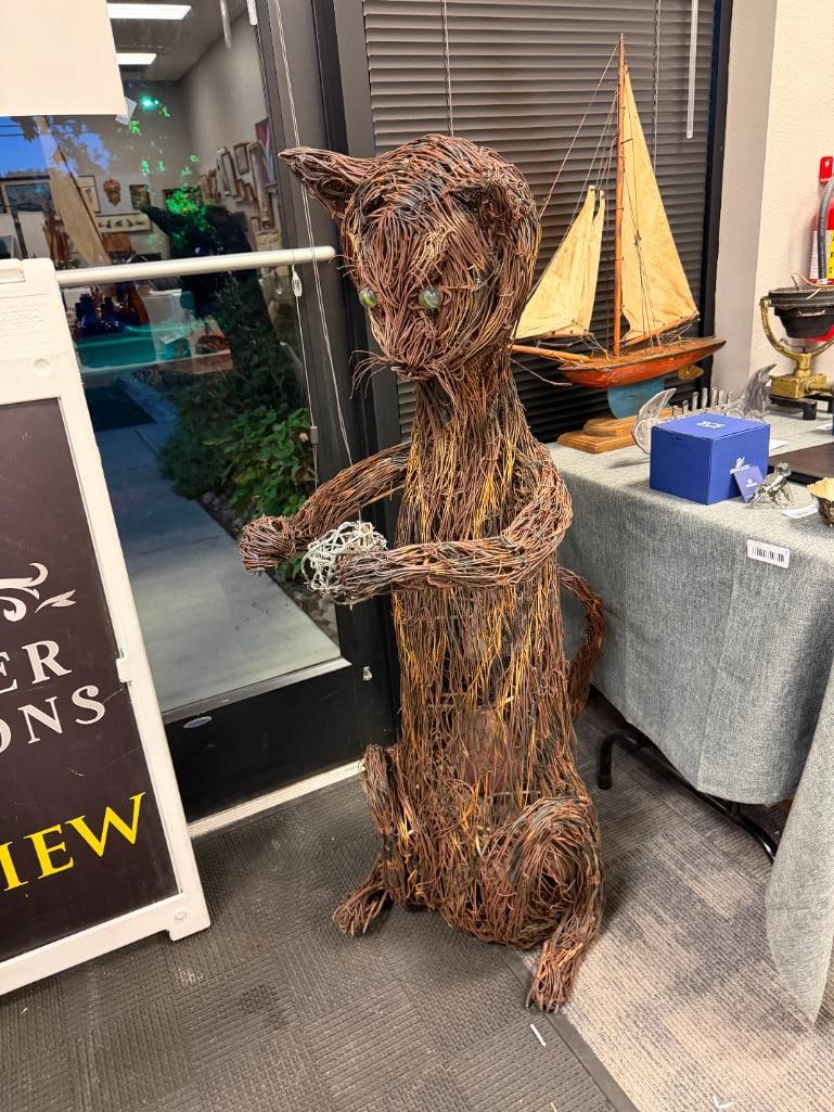 LARGE WHIMSICAL METAL WIRE YARD ART SCULPTURE OF A SITTING CAT - 2