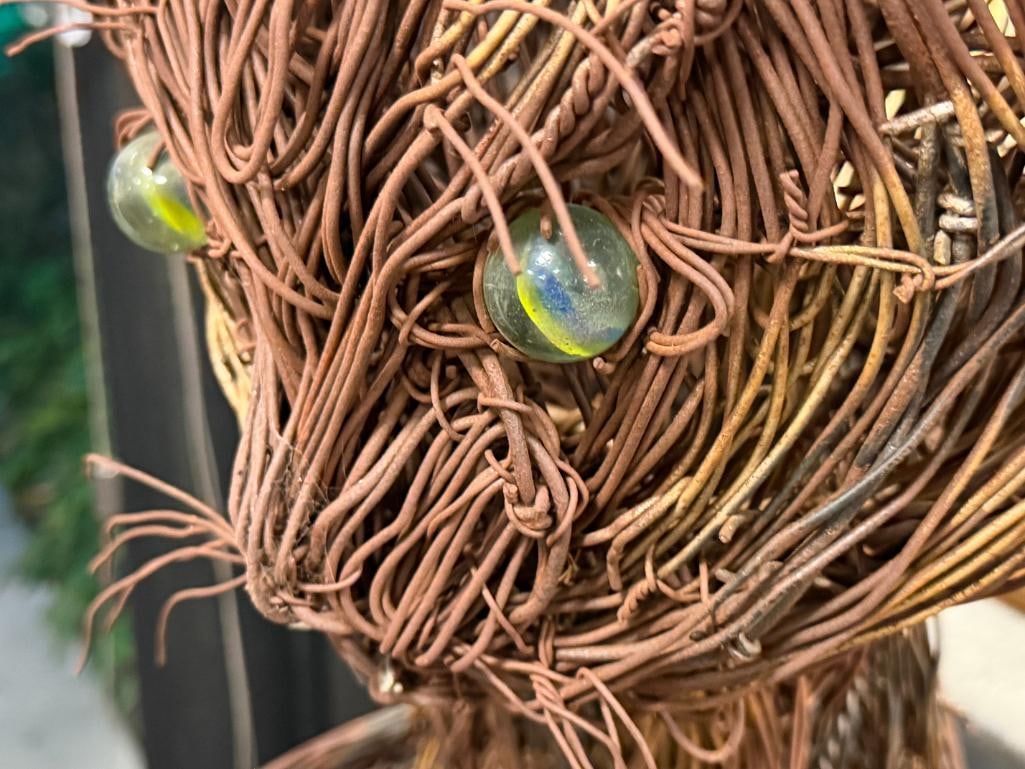 LARGE WHIMSICAL METAL WIRE YARD ART SCULPTURE OF A SITTING CAT - 5