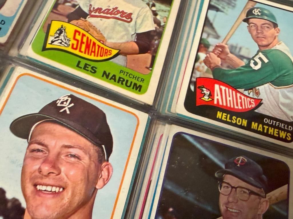 1965 TOPPS BASEBALL CARD NEAR COMPLETE SET INCLUDES ROOKIES / HALL OF FAMERS / STARS - 18