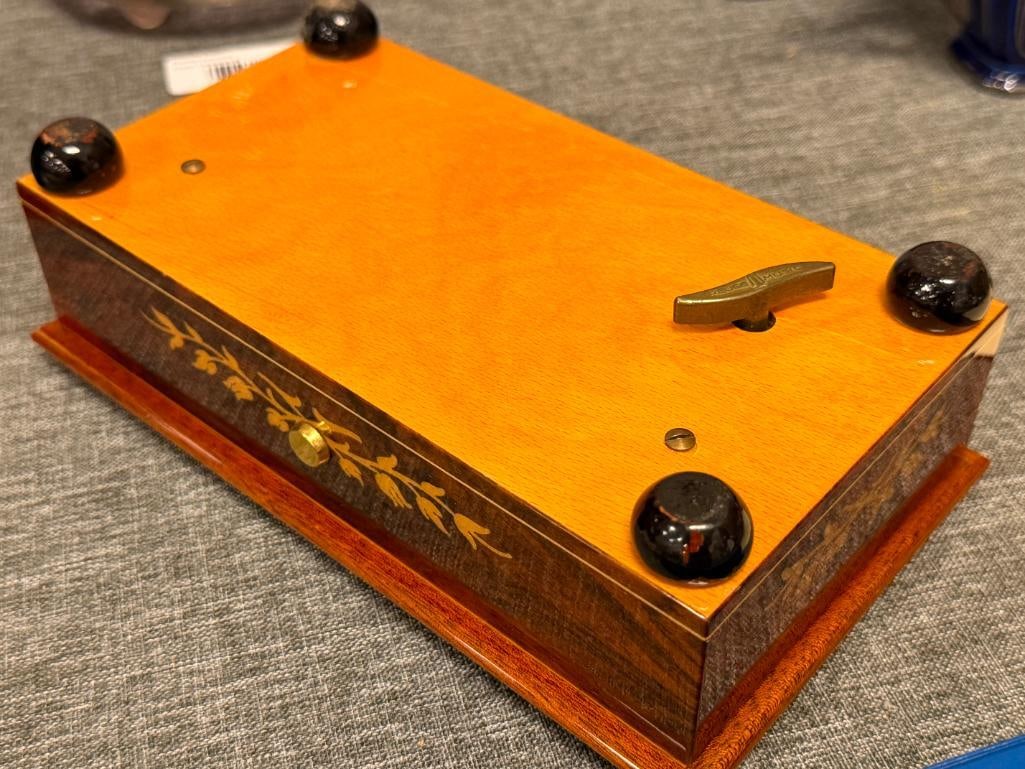 REUGE SAINT CROIX VINTAGE CYLINDER MUSIC BOX WITH FLORAL MARQUETRY MADE IN SWITZERLAND - 8