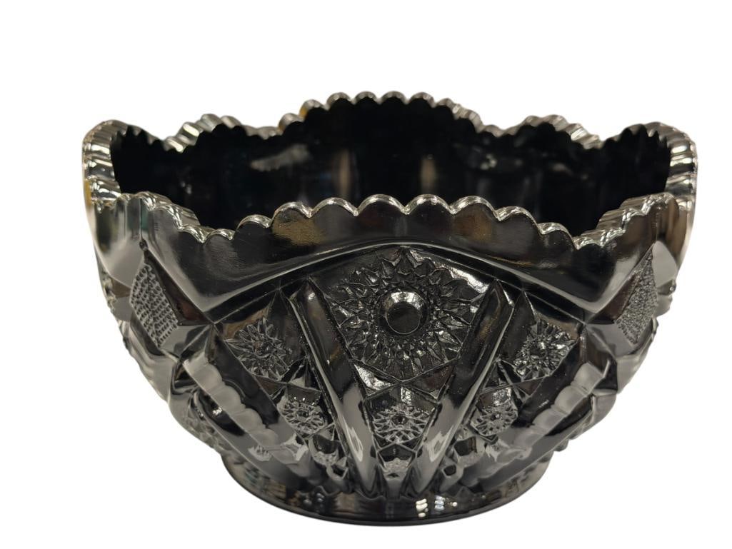 VINTAGE TIARA INDIANA GLASS BLACK MONARCH PANELED DAISY BOWL WITH SAWTOOTH RIM AND PRESSED DESIGN: STARBURST AND DAISY PATTERN, BLACK AMETHYST GLASS BOWL, NO CHIPS OR CRACKS 8 1/2" ROUND