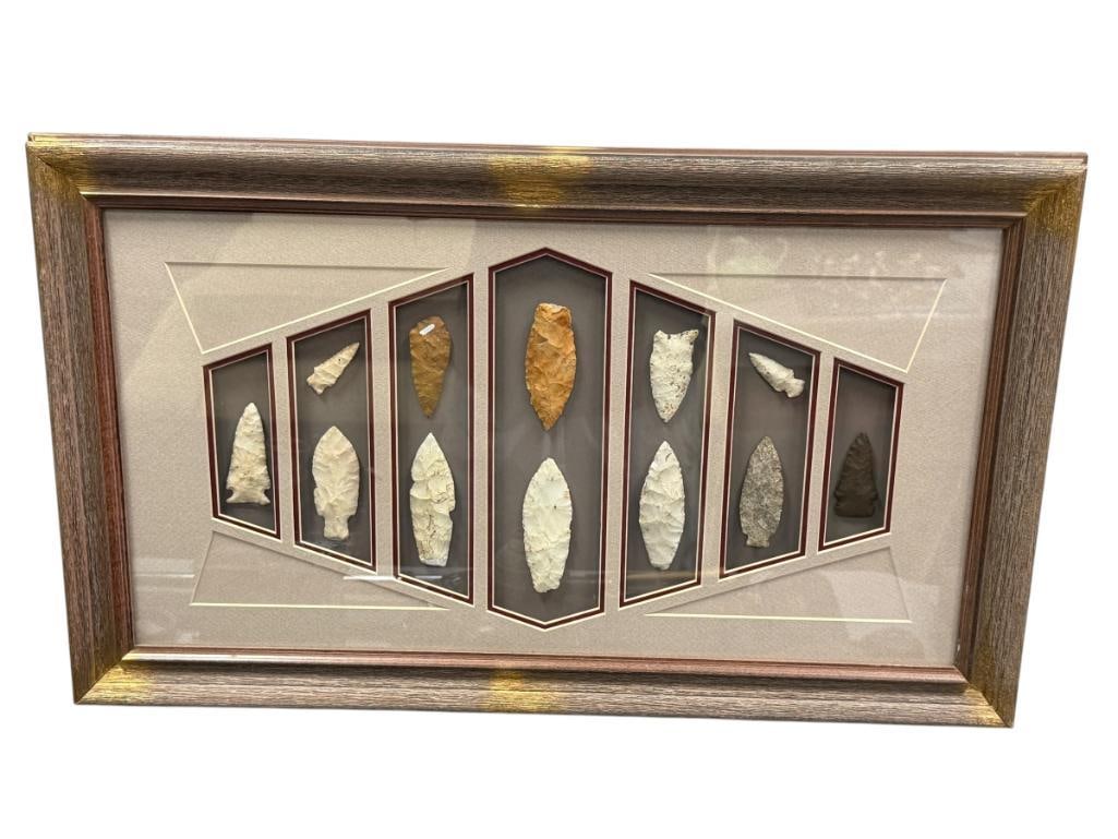PRIMITIVE NATIVE AMERICAN KNAPPED STONE PROJECTILE POINTS / ARROWHEADS AND KNIFE BLADES (1 of 12)