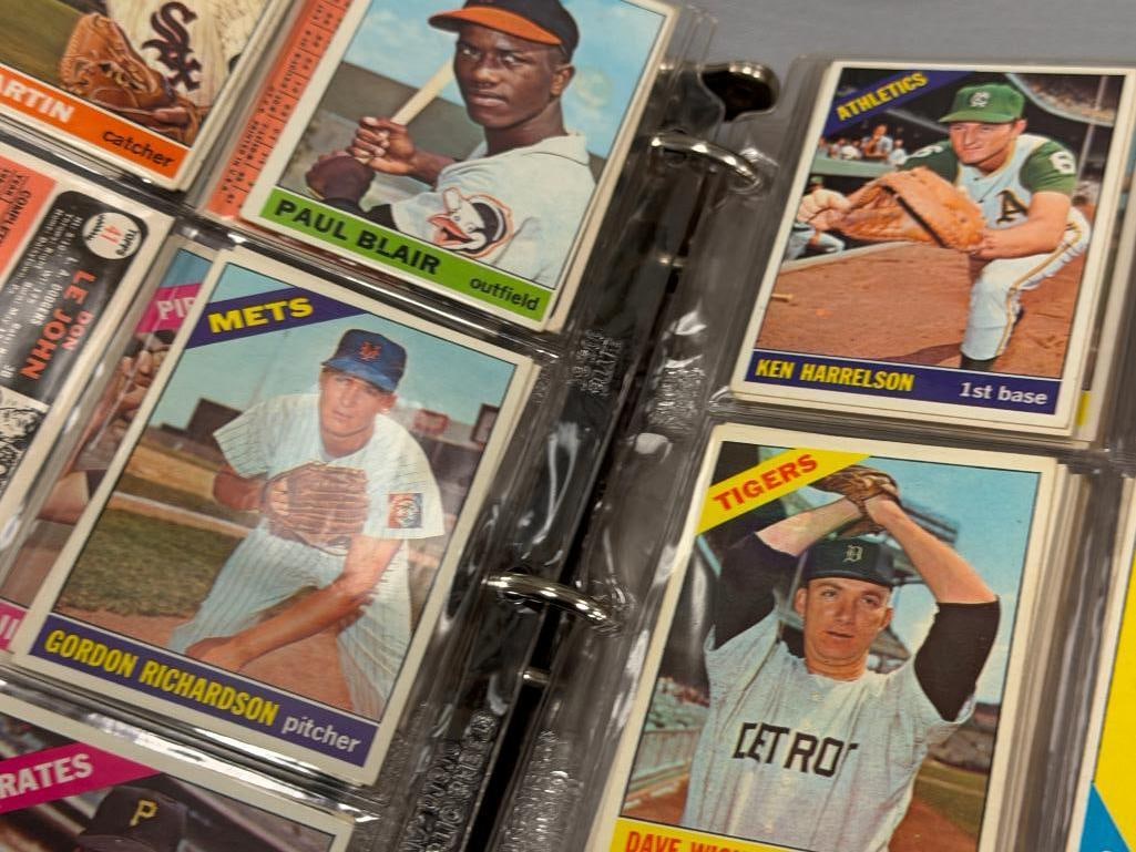1966 TOPPS BASEBALL CARD SET NEAR COMPLETE WITH MANY HALL OF FAMERS / STARS / ROOKIES - 17