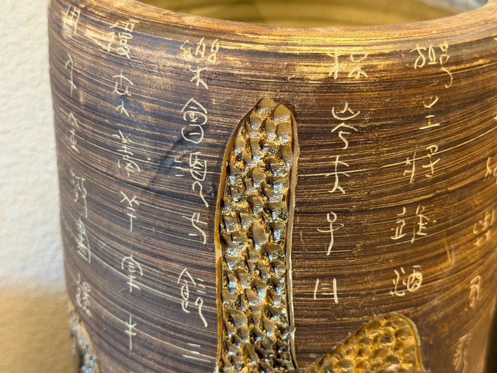 VINTAGE BROWN CLAY ASIAN POTTERY TALL VASE WITH ETCHED SCRIPT INCRIPTIONS - 4
