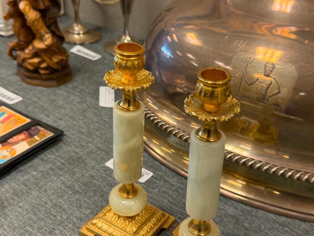 VINTAGE ONYX AND GODL TONED BRASS CANDLESTICK HOLDERS WITH ORNATE SQUARE BASE - 2