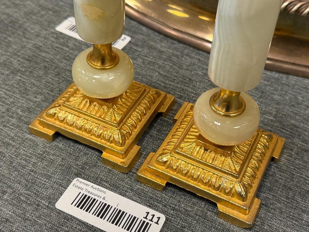 VINTAGE ONYX AND GODL TONED BRASS CANDLESTICK HOLDERS WITH ORNATE SQUARE BASE - 3