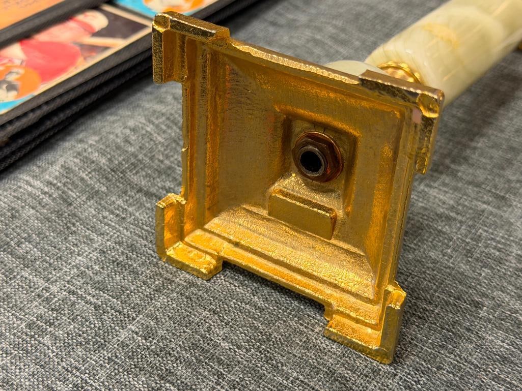 VINTAGE ONYX AND GODL TONED BRASS CANDLESTICK HOLDERS WITH ORNATE SQUARE BASE - 5