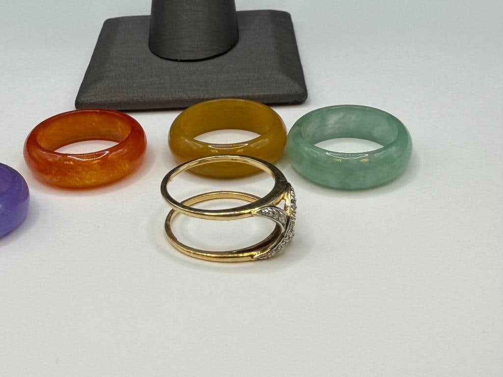 14K YELLOW GOLD DIAMOND AND DIAMOND CUT RING WITH INTERCHANGABLE JADE BANDS - 9