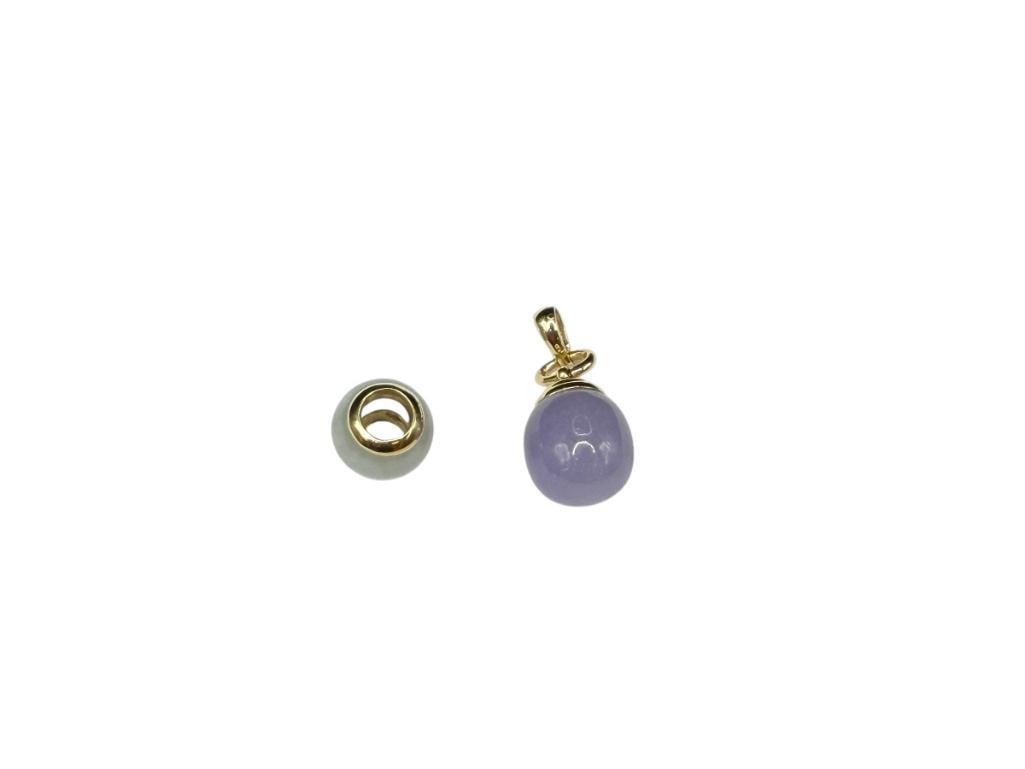 14K YELLOW GOLD LAVENDER JADE DROP PENDANT AND 14K YELLOW GOLD GREEN JADE SLIDE PENDANT / BEAD: LARGEST PENDANT IS 1", 6.71 GRAMS TOTAL