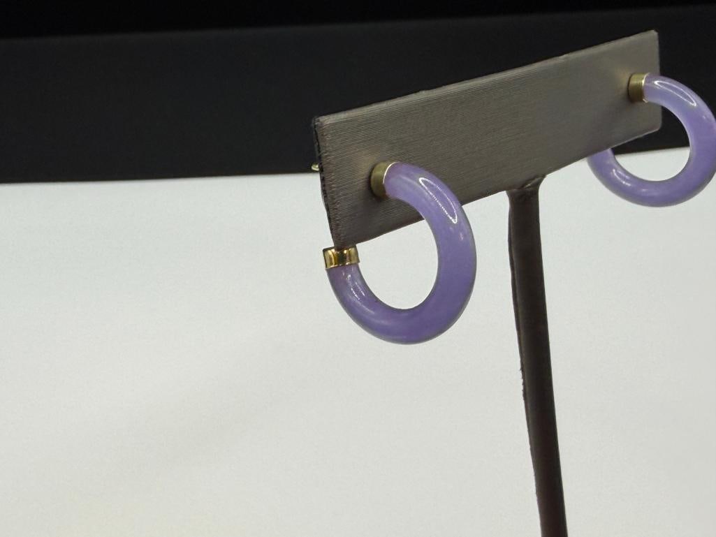 14K YELLOW GOLD LAVENDER JADE 3/4 HOOP EARRINGS - 2