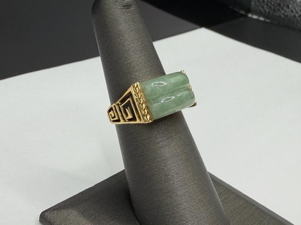 14K YELLOW GOLD GREEN JADE RING WITH PIERCED GREEK KEY DESIGN ON SHOULDERS OF SHANK - 2