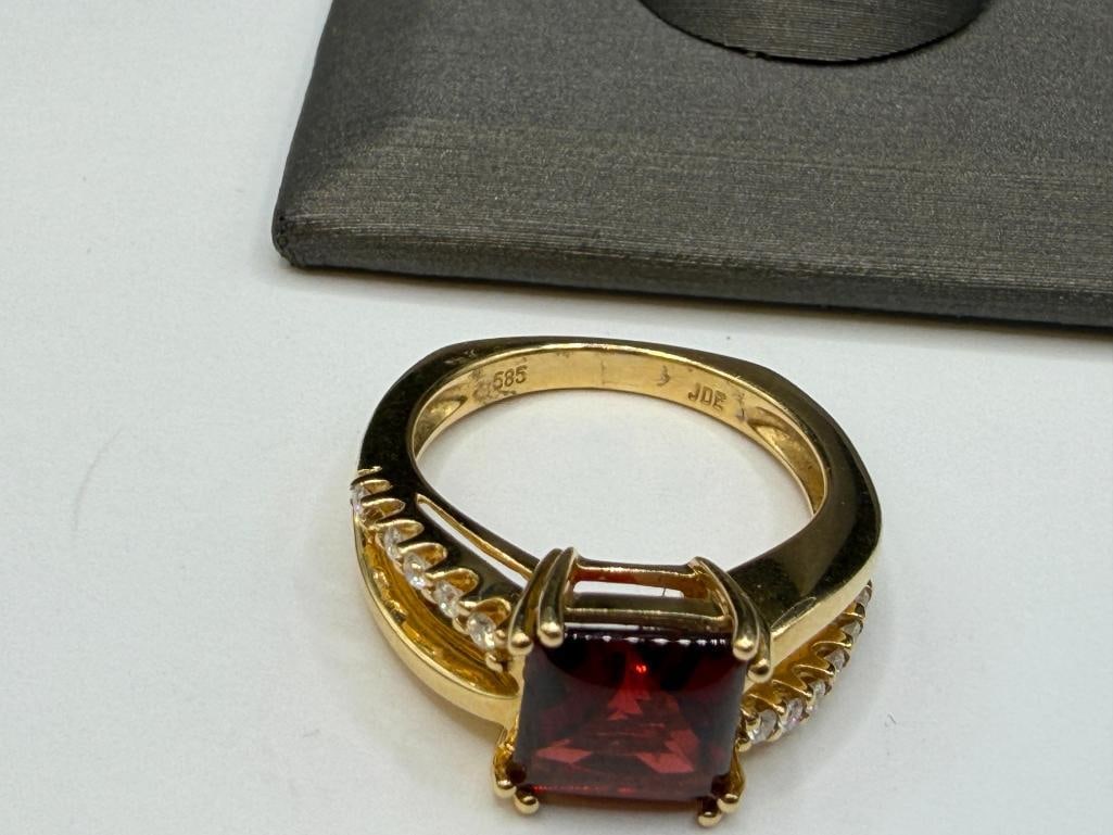 14K YELLOW GOLD SMOOTH PRINCESS CUT GARNET AND ROUND BRILLIANT CUT DIAMOND RING - 6